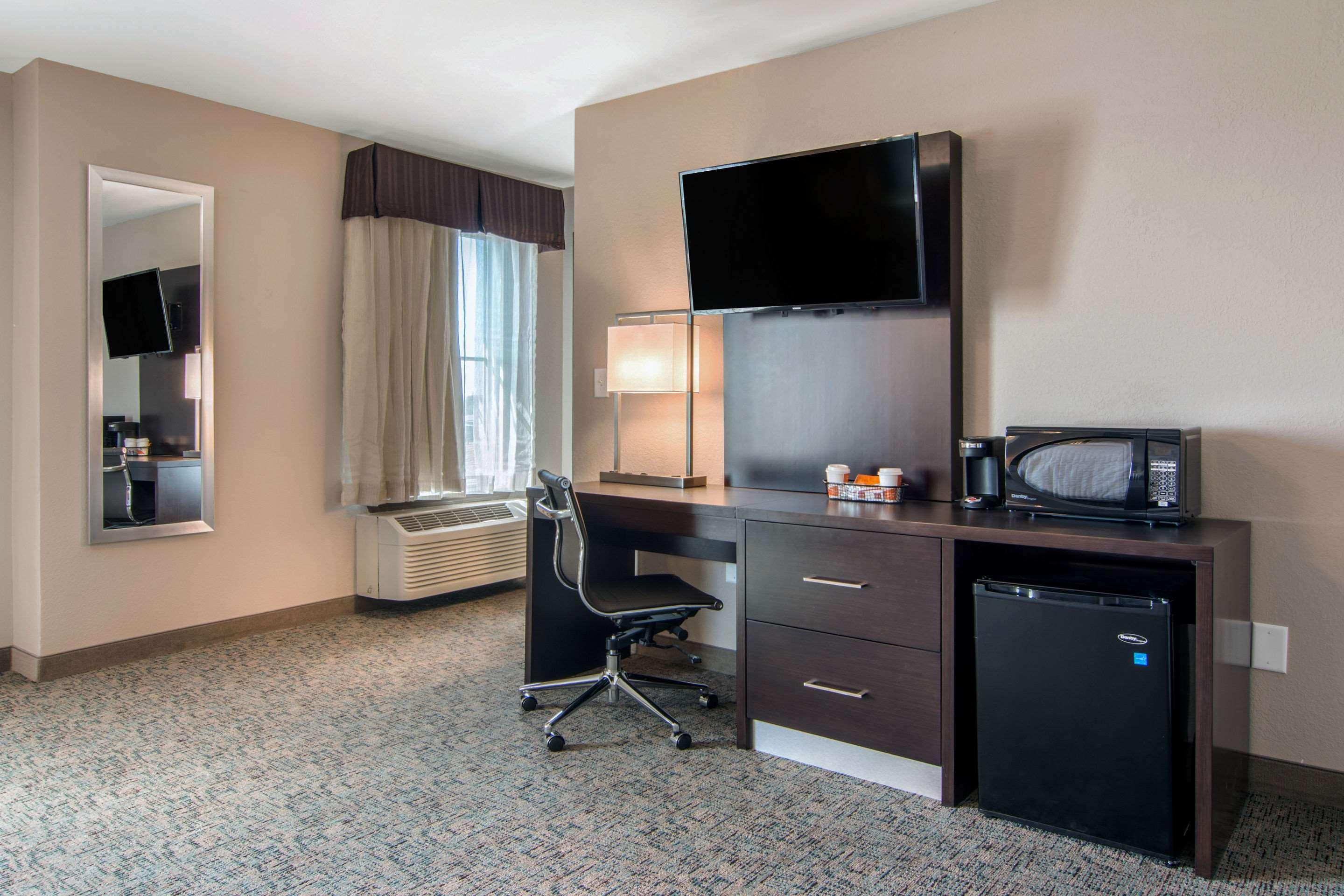Clarion Inn & Suites Atlanta Downtown Extérieur photo