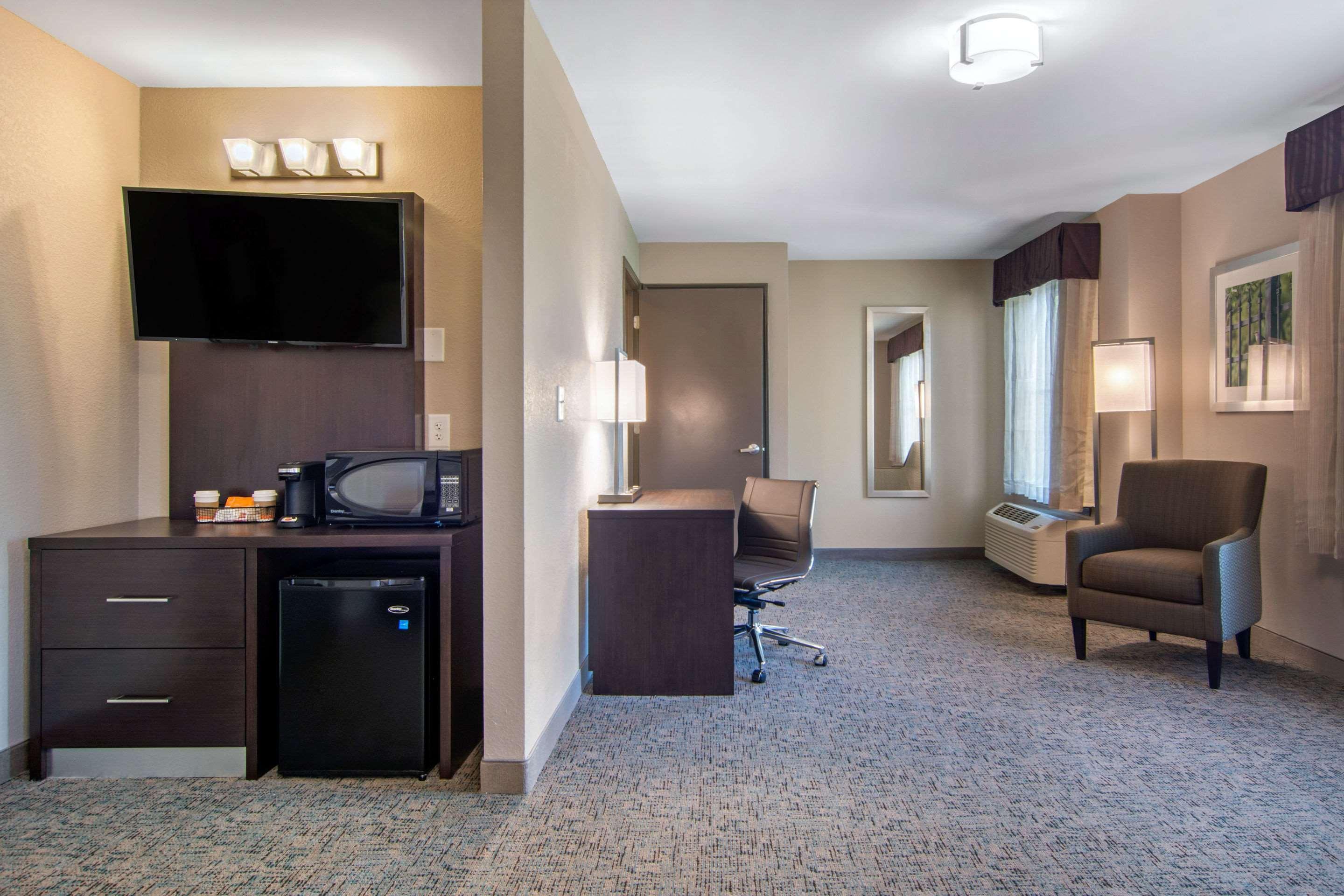 Clarion Inn & Suites Atlanta Downtown Extérieur photo