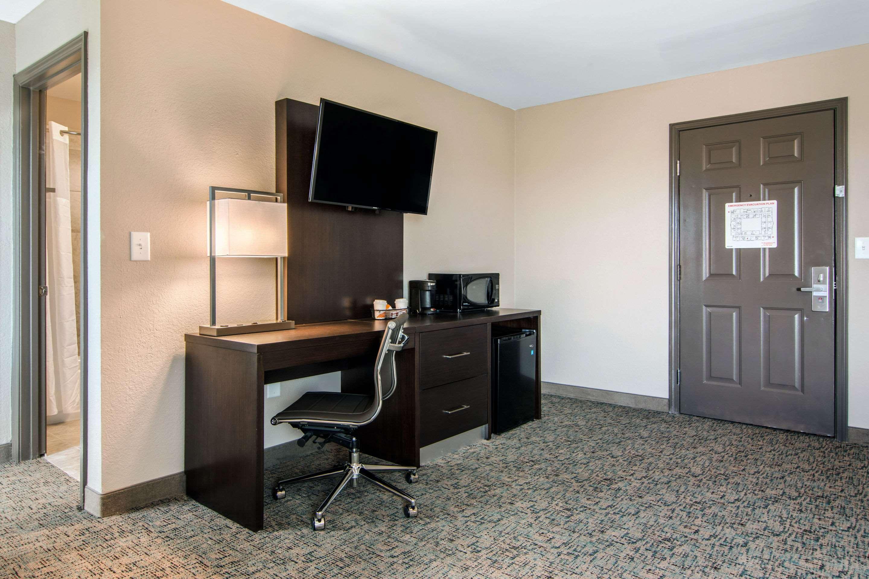 Clarion Inn & Suites Atlanta Downtown Extérieur photo