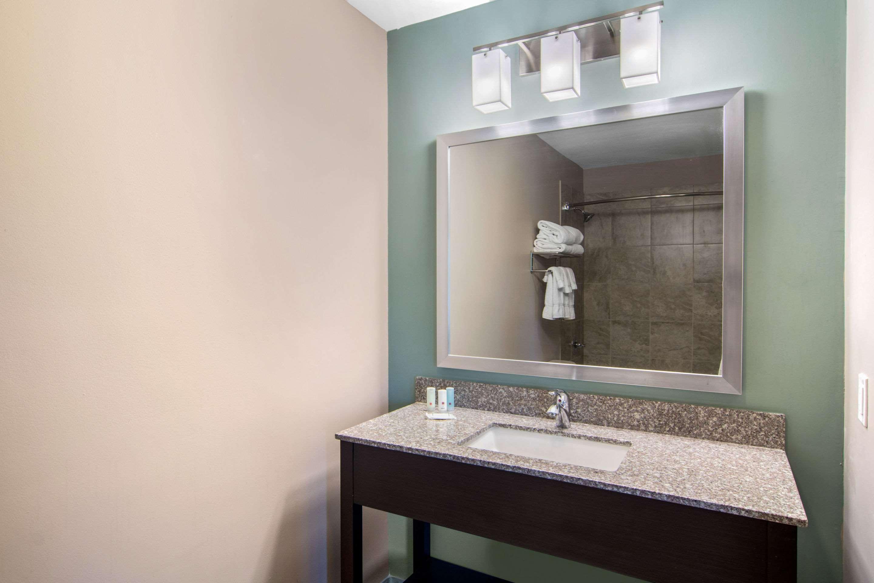 Clarion Inn & Suites Atlanta Downtown Extérieur photo